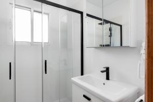 A bathroom at Villa Piscina & Jacuzzi Privado