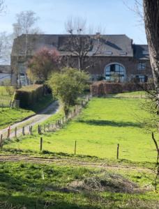Garður fyrir utan Les deux chambres au dessus de la colline