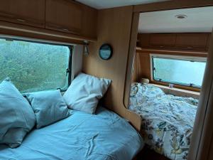 Postel nebo postele na pokoji v ubytování Caravan 3 personen