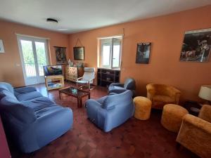 TV a/nebo společenská místnost v ubytování Il Rifugio