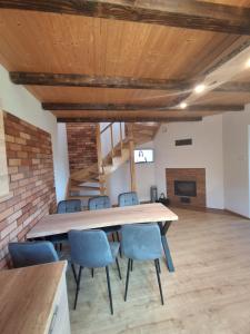 a conference room with a large table and chairs at domki z kominkiem 667-122-962 in Polańczyk