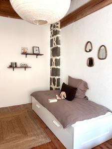 Ένα ή περισσότερα κρεβάτια σε δωμάτιο στο Maison atypique - Au coeur de la vieille ville +11 φωτογραφίες