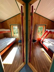Postel nebo postele na pokoji v ubytování Fjordcamp