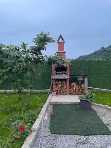 Nespecifikovaný výhled na hory nebo výhled na hory při pohledu z aparthotelu