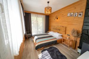 Postel nebo postele na pokoji v ubytování Zenilife Suit Apart & Bungalov