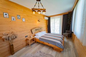 Postel nebo postele na pokoji v ubytování Zenilife Suit Apart & Bungalov