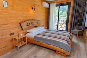 Postel nebo postele na pokoji v ubytování Zenilife Suit Apart & Bungalov