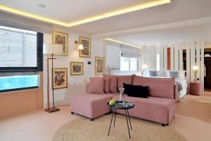 Bazén v ubytování Alva Athens Hotel nebo v jeho okolí