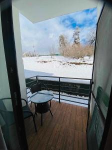 a balcony with a table and chairs on a boat at Salome in Itʼkhvisi
