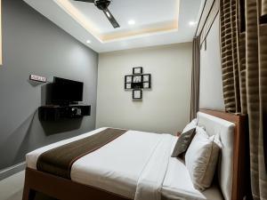 Naadi Hotel New Busstand Thanjavur客房内的一张或多张床位
