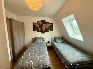 Postel nebo postele na pokoji v ubytování Gite de charme avec piscine 4 chambres + 11 fotografií