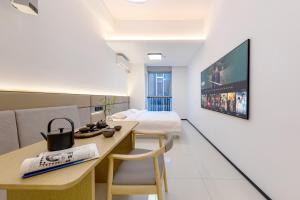 TV a/nebo společenská místnost v ubytování Dream Inn Hotel Beijing