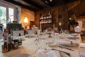 a long table with wine glasses on it at STANCIJA 1904 - Rosmarinus in Smoljanci