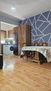 Kuchyň nebo kuchyňský kout v ubytování Titi's home Velipoje