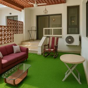 A seating area at Luxurious Chalet in Port Said Governorate Stunning Views