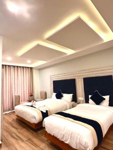 Łóżko lub łóżka w pokoju w obiekcie Hotel Adam