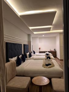 Łóżko lub łóżka w pokoju w obiekcie Hotel Adam