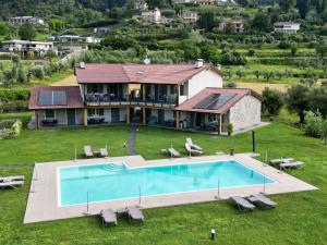 Bazén v ubytovaní Val Mora Bio Apartments alebo v jeho blízkosti