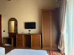 TV a/nebo společenská místnost v ubytování B Boutique Hotel
