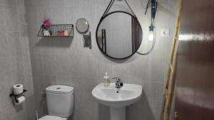 Un baño de Casa Santa Maria I con barbacoa