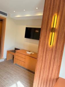 TV a/nebo společenská místnost v ubytování Al Saraya October Hotel