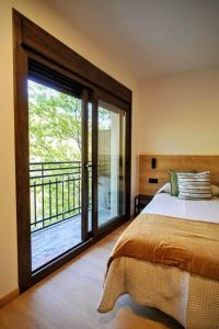 A bed or beds in a room at Hotel Casa Peix