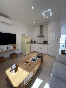 Η κουζίνα ή μικρή κουζίνα στο ICEBERG LUXURY DUNEs Free Private Parking