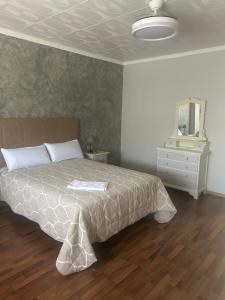 Ένα ή περισσότερα κρεβάτια σε δωμάτιο στο Apartamento turísticos ilusiones 1