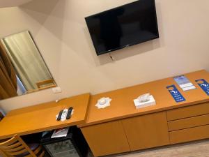 TV a/nebo společenská místnost v ubytování Al Saraya October Hotel