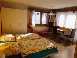 FREE cable car & bus in the summer Haus L'oree客房内的一张或多张床位
