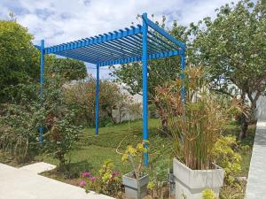 Zahrada ubytování Maison S+1 très bien équipée à 2mn de la plage + 13 fotografií