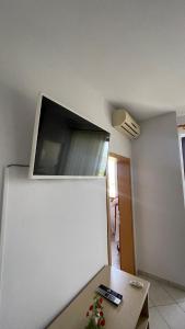 TV a/nebo společenská místnost v ubytování Bledi's Apartment Spille