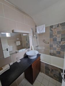 Koupelna v ubytování Arnolds Hotel + 30 fotografií