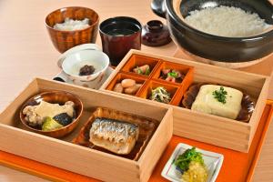 a wooden box filled with different types of food at Wakkanupuri Resorts in Teshikaga