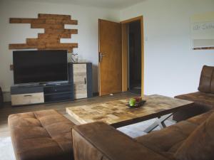 Μια τηλεόραση ή/και κέντρο ψυχαγωγίας στο Luxescape- Seeblick- Ossiachersee- Aussicht- Natur- Radfahren- Ruhe