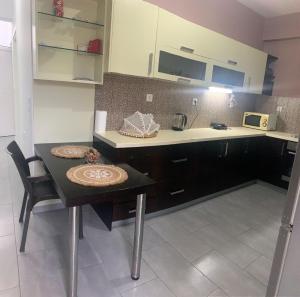 Kuchyň nebo kuchyňský kout v ubytování Sunset Views Apartment