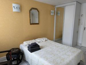 Postel nebo postele na pokoji v ubytování Studio Soleil
