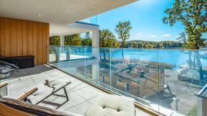 Bazén v ubytovaní Apartamenty Stranda Residence nad jeziorem Mazury Holiday alebo v jeho blízkosti
