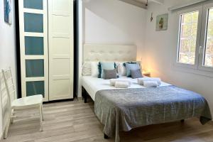 Posteľ alebo postele v izbe v ubytovaní Stylish Ibiza Villa Near Beaches Private Pool & Lush Garden