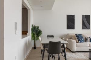 Posezení v ubytování Sahab - Misk 1BR Apt -High Floor