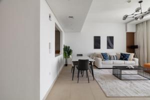 Posezení v ubytování Sahab - Misk 1BR Apt -High Floor