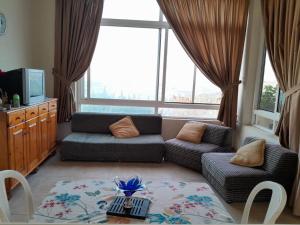 Χώρος καθιστικού στο Authentic Lebanon