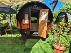 Foto dalla galleria di Mini Hotel Übernachten Im Gurkenfass a Lübbenau Altre 13 foto