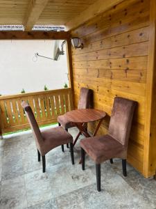 A seating area at Apartments Bogdanović