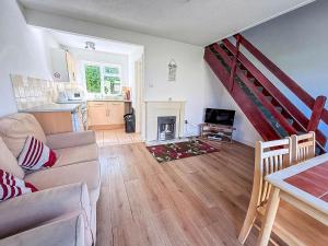 Kuchyň nebo kuchyňský kout v ubytování 4 Berth Chalet To Hire In Just Walking Distance To Hemsby Beach Ref 18152B