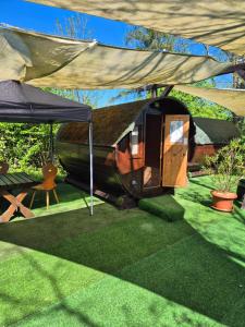 Foto dalla galleria di Mini Hotel Übernachten Im Gurkenfass a Lübbenau