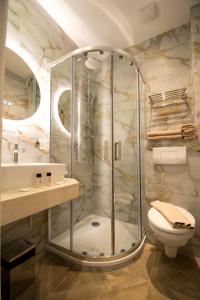 Koupelna v ubytování Hôtel Parisien