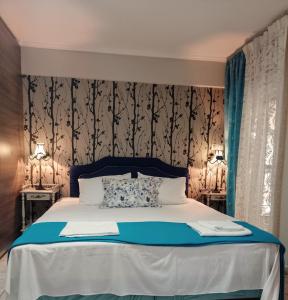 Postel nebo postele na pokoji v ubytování Ολόκληρο διαμέρισμα fully equipped apt dora comfortable holidays on the beach 50m
