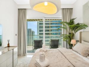 Katil atau katil-katil dalam bilik di Utra Lux Large 1 BR with Sunset Views and Private Beach +38 gambar