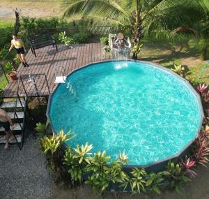 an overhead view of a large swimming pool at Full equipado, WiFi, AC, vista volcán, 1er piso in Fortuna +26 photos